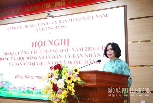 Đại diện Chi bộ Trường Trung học cơ sở Đồng Đăng trình bày tham luận tại hội nghị