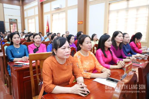 Các đại biểu dự hội nghị