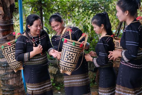 Nhiều sản phẩm truyền thống của đồng bào DTTS được công nhận OCOP 3 sao