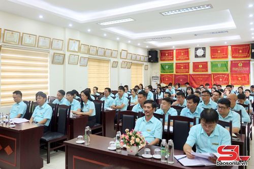 Các đại biểu dự hội nghị.