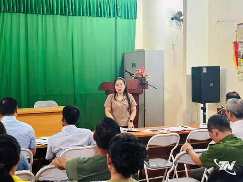 Xã Bạch Thông tổ chức tuyên truyền, lấy ý kiến Nhân dân về sắp xếp thôn, tổ dân phố vào các buổi tối từ đầu tháng 6.