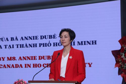 Tổng Lãnh sự Canada tại TP. Hồ Chí Minh Annie Dubé phát biểu
