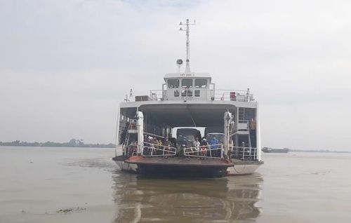 Cụm phà Vàm Cống đóng vai trò đặc biệt quan trọng trong việc bảo đảm kết nối giao thông liên vùng.