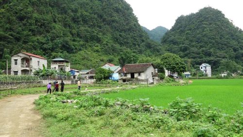 Những bức ảnh kỷ niệm của Đại tá, Anh hùng Lực lượng vũ trang nhân dân La Văn Cầu tại xóm Lũng Điêng - Lũng Rì, xã Đình Phong.