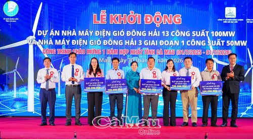 Dịp này, các chủ đầu tư trao tặng Quỹ an sinh xã hội 500 triệu đồng cho các xã: Đông Hải, Long Điền, Gành Hào, An Trạch và Phong Thạnh.