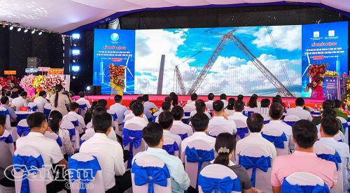 Đại biểu dự Lễ khởi động dự án Nhà máy điện gió Đông Hải 3 và Đông Hải 13.