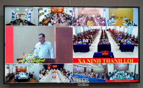 Hội nghị được kết nối trực tuyến với các điểm cầu xã, phường trên địa bàn tỉnh.