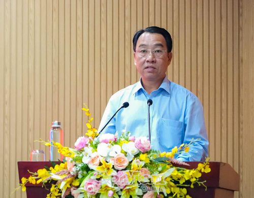 Chủ tịch UBND tỉnh Lữ Quang Ngời thông qua Báo cáo kiểm điểm tình hình thực hiện Nghị quyết của Tỉnh ủy trong 6 tháng đầu năm 2026.