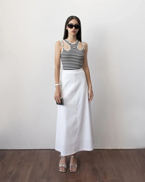 Nếu yêu thích phong cách nhẹ nhàng, áo tank top và chân váy là bộ đôi rất đáng thử