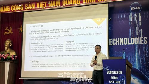 Ông Đặng Hải Long, Giám đốc dự án UAV của VNPost chia sẻ tại Hội Thảo