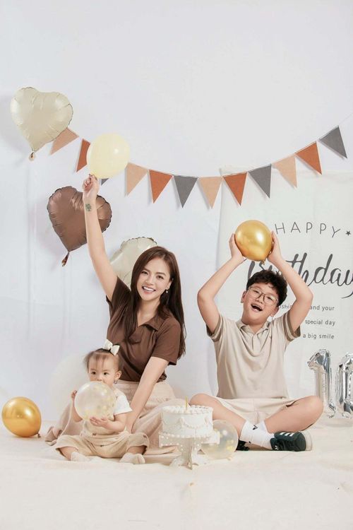 Về đời tư, Thu Quýnh sống kín tiếng bên hai con nhỏ.