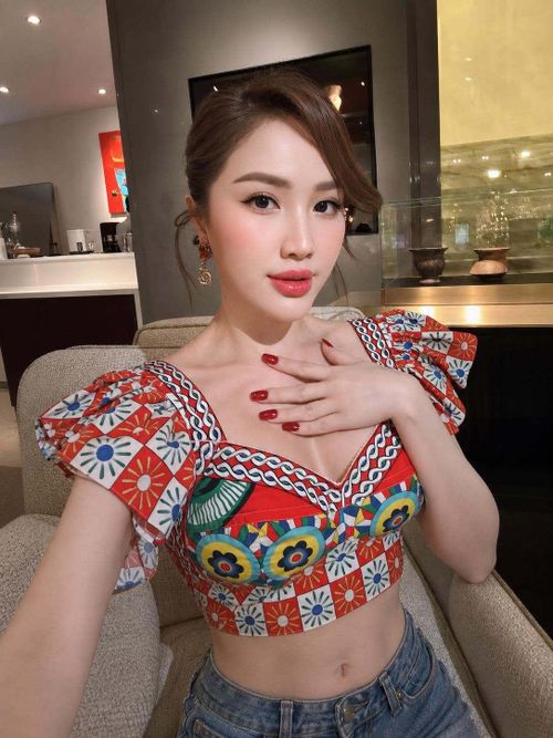 Sau hai tháng, thành quả đạt được không chỉ là 6kg mỡ thừa được cắt giảm mà còn là vóc dáng cân đối với vòng eo săn chắc, đôi chân thon dài cùng thần thái tự tin.