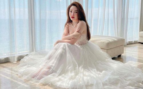 Nhiều khán giả nhận xét ở tuổi 38 và sau khi sinh con, nữ ca sĩ vẫn giữ được vẻ ngoài trẻ trung đáng ngưỡng mộ.