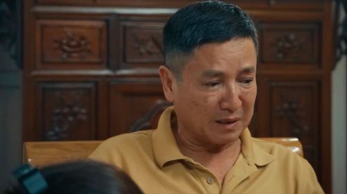 Ông Đăng không lời trách móc con gái về chuyện ly hôn. Ảnh VTV