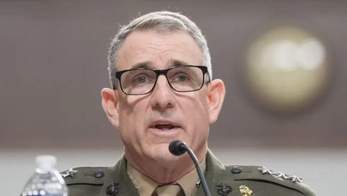 Tư lệnh Bộ tư lệnh Phương Nam, tướng Francis Donovan, cho biết quân đội Mỹ đang phối hợp với chính quyền Venezuela trong nhiều hoạt động cứu trợ, từ tìm kiếm cứu nạn, khôi phục hoạt động sân bay đến vận chuyển hàng viện trợ bằng đường không và đường biển.