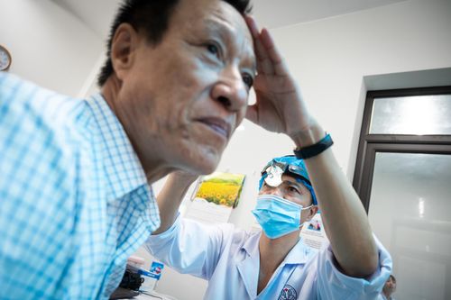 Để bảo đảm chương trình diễn ra đồng bộ, Sở Y tế Hà Nội đã huy động nhiều bệnh viện và phòng khám đa khoa trên địa bàn trực tiếp cử bác sĩ, điều dưỡng và hỗ trợ trang thiết bị cho các trạm y tế xã, phường. Các đơn vị tham gia gồm Bệnh viện Thanh Nhàn, Bệnh viện Đức Giang, Bệnh viện Đa khoa Xanh Pôn, Bệnh viện Hòe Nhai, Bệnh viện Lão khoa Hà Nội, Bệnh viện Đa khoa Đông Anh, Gia Lâm, Thường Tín, Mê Linh cùng nhiều cơ sở y tế khác.