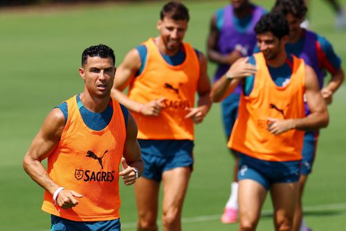 HLV Roberto Martinez vẫn đặt niềm tin vào Ronaldo, nhưng cách sử dụng CR7 trong 90 phút đang gây nhiều ý kiến trái chiều.