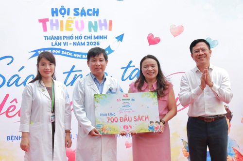 BTC trao 700 đầu sách cho các không gian đọc tại Bệnh viện Nhi đồng 1