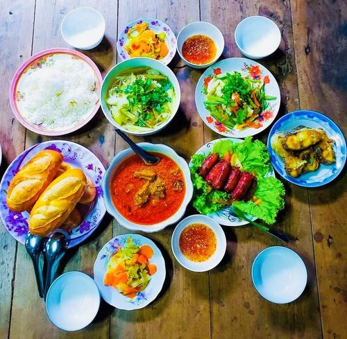Bữa cơm gia đình người Chăm luôn có món ăn "tung lò mò"