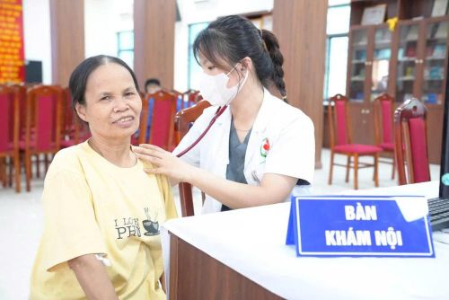 Khám sức khỏe miễn phí giúp người dân tiếp cận dịch vụ y tế ngay tại địa phương. Ảnh: SKĐS