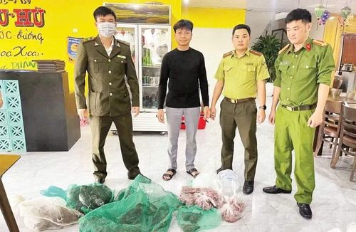 Một cơ sở nuôi nhốt động vật hoang dã bị lực lượng chức năng bắt giữ.