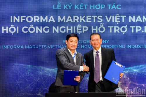 Ký kết hợp tác tại sự kiện.