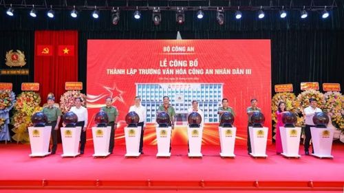 Lễ công bố thành lập Trường Văn hóa Công an nhân dân III tại Cần Thơ.