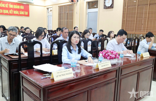 Các đại biểu dự họp báo. 