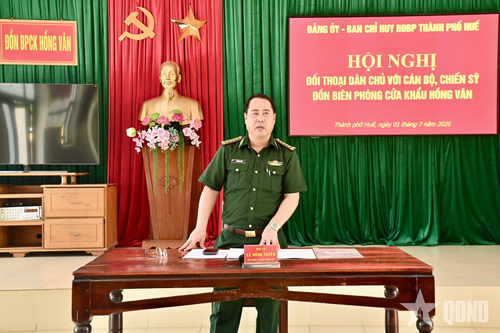 Đại tá Lê Hồng Tuyên, Phó chính ủy Bộ đội Biên phòng TP Huế kết luận tại buổi đối thoại.