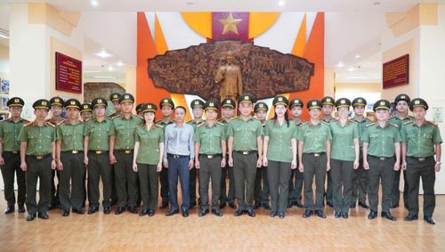 Viết tiếp truyền thống vẻ vang của lực lượng An ninh nhân dân Việt Nam.