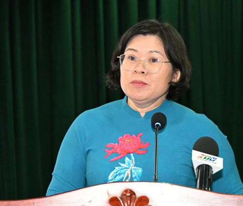  Phó Bí thư Thành ủy TPHCM Văn Thị Bạch Tuyết phát biểu. Ảnh: VIỆT DŨNG 