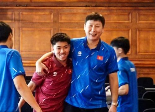 Trong khi đó, cầu thủ Việt kiều Khoa Ngô đã trở về Australia điều trị, khiến quân số đội tuyển giảm xuống còn 27 người. Ảnh: VFF.