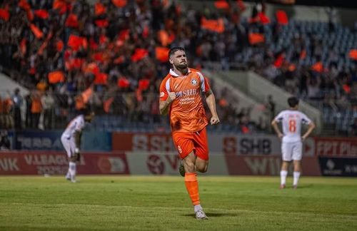 Tâm điểm trong danh sách trên là tiền đạo người Serbia Milan Makaric, từng đấu tại châu Âu, được kỳ vọng sẽ trở thành mũi nhọn chủ lực trên hàng công Hải Phòng. Ảnh: SHB Đà Nẵng FC.