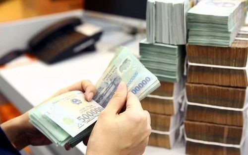 Từ 1/7, lương cơ sở tăng lên mức 2,53 triệu đồng/tháng. Ảnh minh họa.