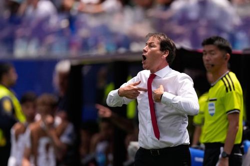 HLV Rudi Garcia mong người hâm mộ Bỉ tin tưởng và ủng hộ đội tuyển thay vì tỏ ra hoài nghi.