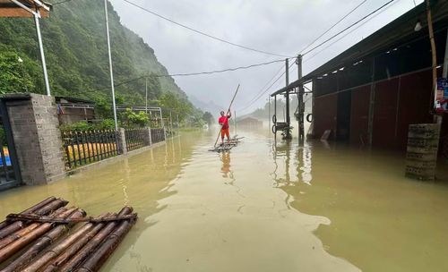 Mưa lớn gây ngập lụt tuyến đường dẫn vào xã Thông Nông. Theo thống kê có 36 hộ dân bị ảnh hưởng bởi ngập lụt. Ngay sau khi xảy ra mưa lũ, cấp ủy, chính quyền địa phương đã khẩn trương kiểm tra, rà soát các khu vực bị ảnh hưởng, huy động lực lượng hỗ trợ người dân di chuyển tài sản. Cắm biển cảnh báo tại các điểm ngập và sạt lở, đồng thời tiếp tục theo dõi sát diễn biến thời tiết...
