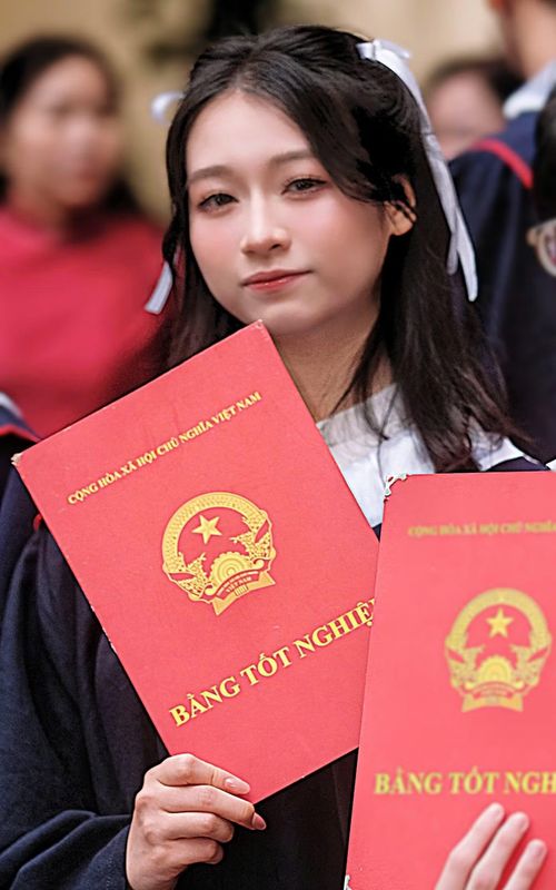  Thủ khoa tổ hợp A01 toàn quốc Hoàng Hương Giang. Ảnh: NVCC. 