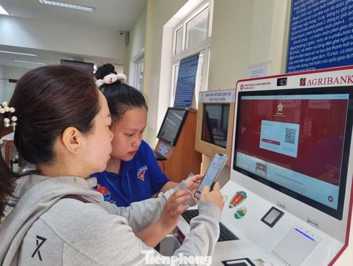 Ông Nguyễn Mạnh Hùng – Chủ tịch UBND thành phố Đà Nẵng nhìn nhận đây là một trong những giải pháp tiên phong trong tiến trình hiện đại hóa nền hành chính, ứng dụng trí tuệ nhân tạo và công nghệ nhận dạng thông minh để tự động hóa quy trình cấp bản sao số và thực hiện dịch vụ công trực tuyến. “Việc triển khai thí điểm hệ thống kiosk thông minh là bước chuyển cụ thể từ cải cách hành chính sang hành chính chủ động, phục vụ thông minh, góp phần đơn giản hóa quy trình, giảm chi phí, tiết kiệm thời gian, công sức cho người dân, đồng thời nâng cao tính minh bạch, hiện đại trong giải quyết thủ tục hành chính”, ông chia sẻ.
