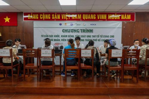 Một số hình ảnh tại buổi khám sức khỏe miễn phí.