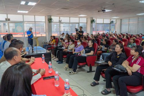 Chương trình tư vấn sức khỏe, khám bệnh, tầm soát ung thư cổ tử cung cho người lao động.