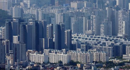 Làn sóng mua nhà từ dòng vốn chứng khoán đang làm trầm trọng thêm bất bình đẳng tài sản tại Hàn Quốc. Ảnh: Chosun