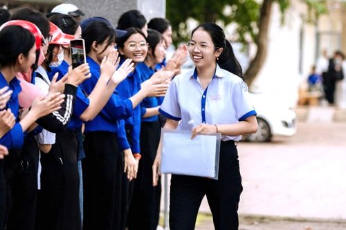 Em Huỳnh Diễm My đạt thủ khoa khối B00 với 3 điểm 10 tuyệt đối. Ảnh: NVCC