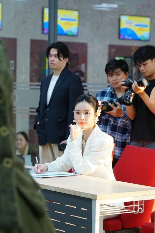 Hôn nhân không khiến Midu rời xa công việc. Nữ diễn viên vẫn đứng lớp giảng dạy, đảm nhận vai trò giám khảo, hội đồng chấm thi tại một số cuộc thi ngành thiết kế, đồng thời mở rộng kinh doanh bất động sản. Trong khi đó, Minh Đạt tiếp tục giữ vai trò chủ chốt tại công ty gia đình. Midu từng nhìn nhận hôn nhân không đơn thuần là sự gắn kết giữa 2 người mà là hành trình cùng học hỏi, hoàn thiện nhau theo thời gian và mỗi lựa chọn trong cuộc sống của cô giờ đây mang ý nghĩa sâu sắc hơn vì không chỉ hướng đến bản thân.