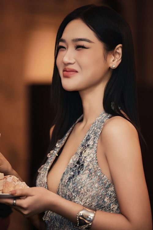 Cù Thị Trà trong buổi ra mắt phim.