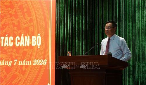 Bí thư Thành ủy Đà Nẵng Lê Ngọc Quang giao nhiệm vụ cho các đồng chí nhận nhiệm vụ mới.