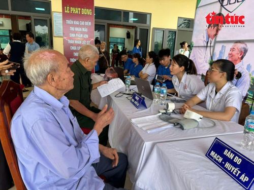Người có công, gia đình chính sách là đối tượng ưu tiên khám trong đợt này.