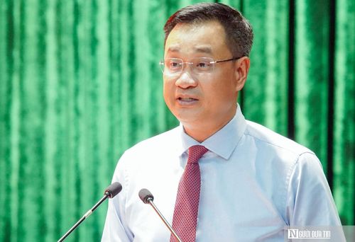 Bí thư Thành ủy Đà Nẵng Lê Ngọc Quang phát biểu tại hội nghị công bố các quyết định luân chuyển, điều động và bổ nhiệm cán bộ chiều 1/7.