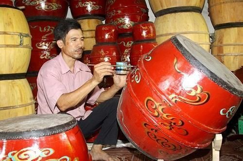 Nghệ nhân làm trống.
