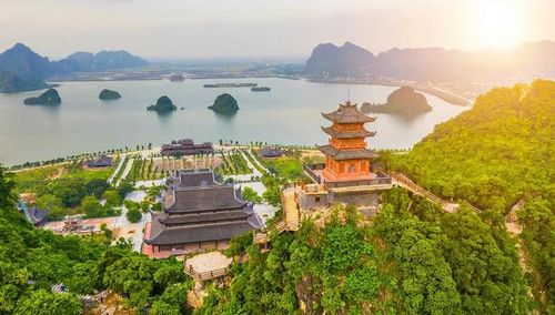 Vẻ đẹp của chùa Tam Chúc.