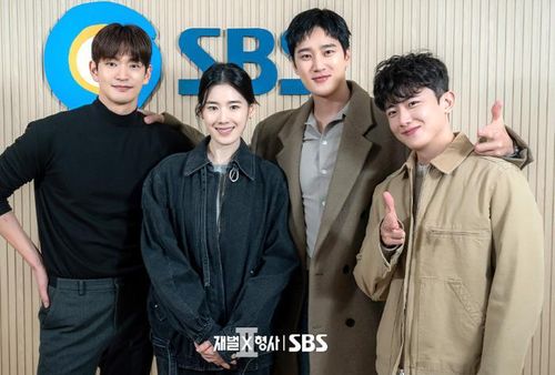 Dàn diên viên có tham gia phim Flex x Cop 2.Ảnh: SBS